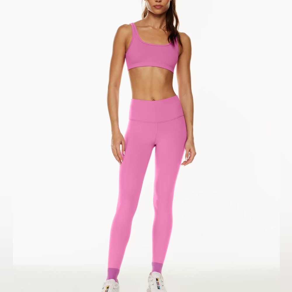 BNWT TNA Leggings - Size Small